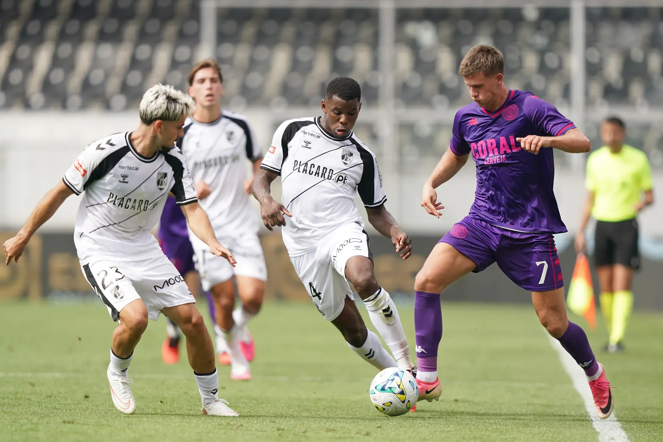 Vitória SC assegura primeiros pontos